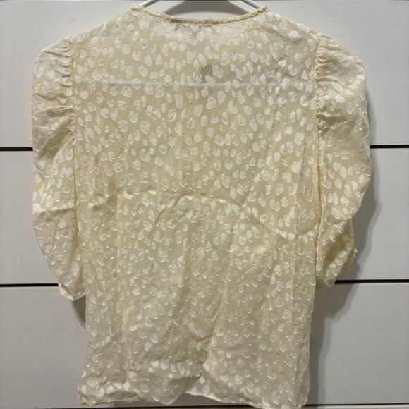 FRAME Shirred Keyhole Puff-Shoulder Top - Picture 3 of 13